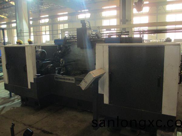 扭力梁双面铣削组(zu)合(he)机床