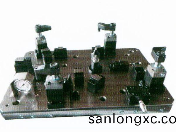 齿轮室(shi)罩盖液压(ya)夹(jia)具(ju)